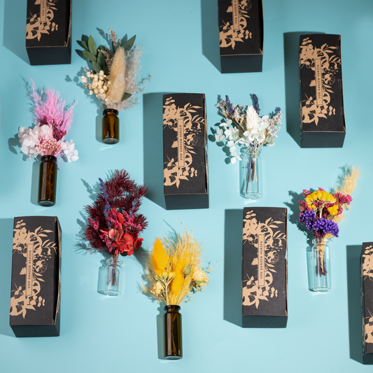 Kleiner Blumenstrauß mit Vase und Geschenkverpackung - Geschenk für Hochzeit und Geburtstag