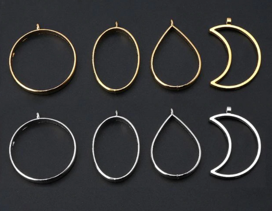 4 Offene Anhänger in verschiedenen Formen