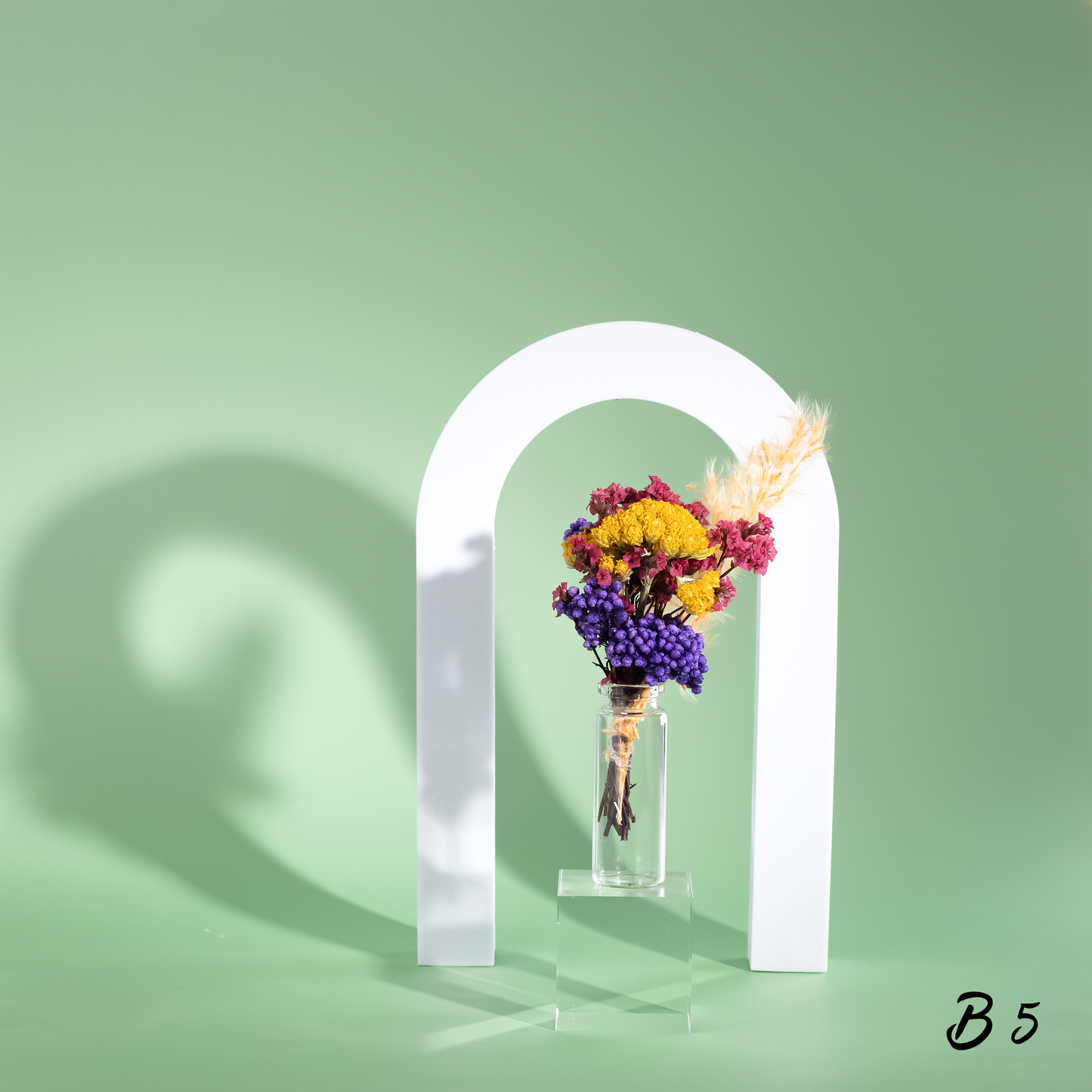 Kleiner Blumenstrauß mit Vase und Geschenkverpackung - Geschenk für Hochzeit und Geburtstag