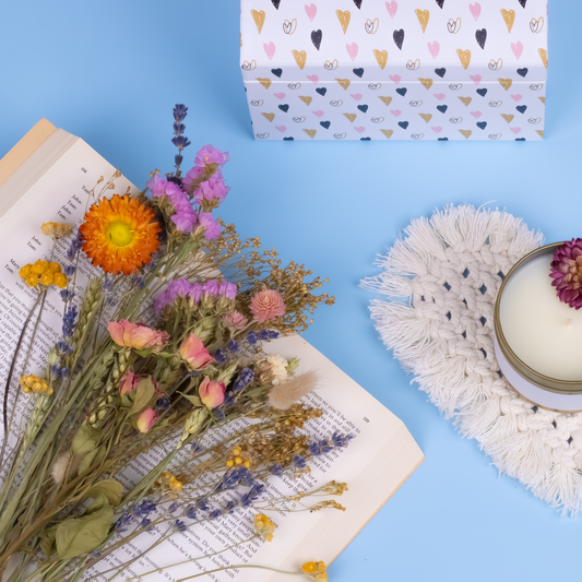 Trockenblumenstrauß in Geschenkverpackung