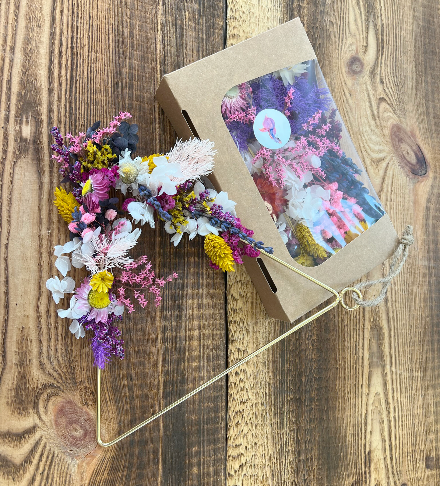 Box mit getrockneten Blumen – Farblich abgestimmter Mix