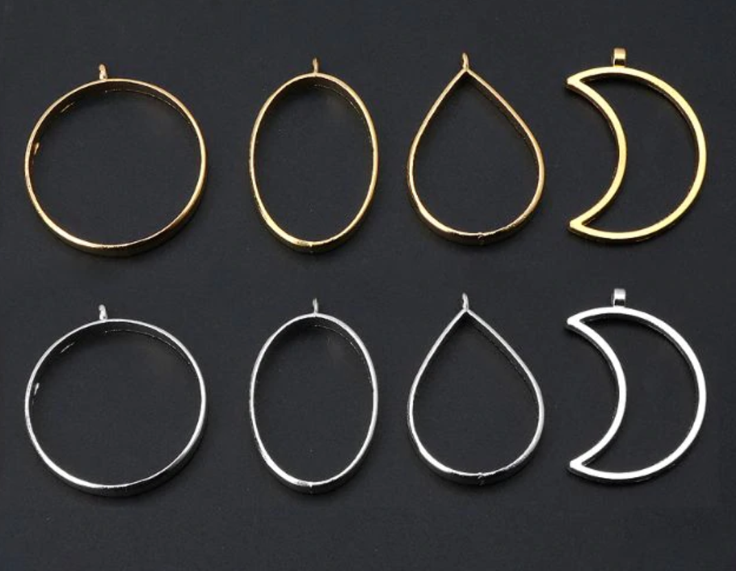 4 Offene Anhänger in verschiedenen Formen